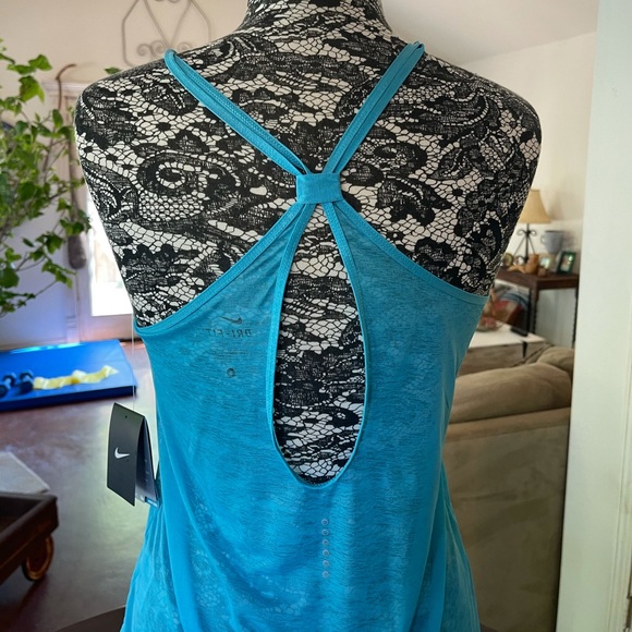 🌺$18 OFF RETAIL $38🌺NWT NIKE SIZE SMALL🌺CLOSET CLOSING EVERYTHING MUST GO 🌺 - Picture 3 of 4